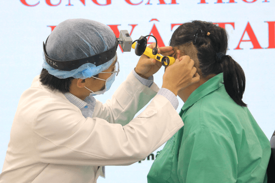 Khúc đũa bị 'bỏ quên' trong tai suốt 10 năm