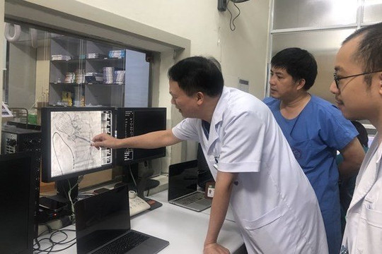 Lần đầu tiên tại Việt Nam thay van trong van động mạch chủ