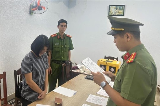 Giám đốc và nhân viên tổ chức cho người khác xuất cảnh trái phép