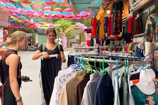 Tuần Văn hóa du lịch - thương mại làng nghề dệt lụa Vạn Phúc
