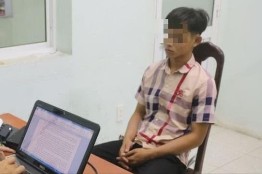 Bị khởi tố vì "làm bậy" với bé gái