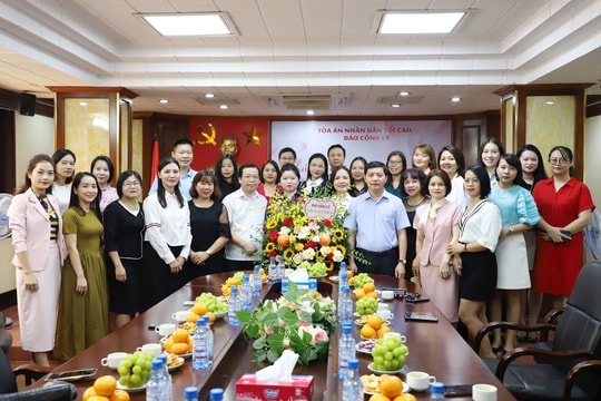 Báo Công lý gặp mặt kỷ niệm Ngày Phụ nữ Việt Nam 20/10