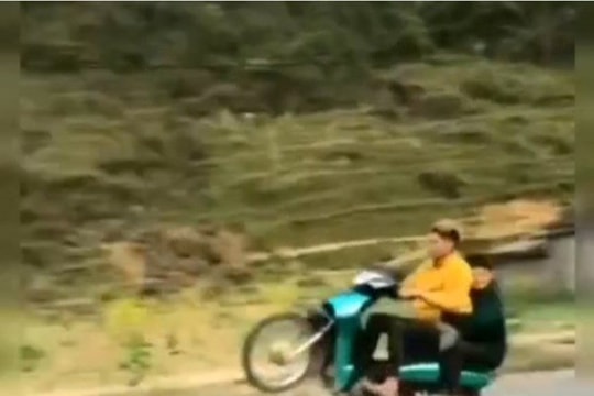 Nhóm thanh niên bốc đầu xe, khoe chiến tích trên mạng xã hội