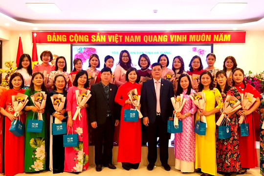 Nữ cán bộ TAND tỉnh Hà Giang “giỏi việc nước, đảm việc nhà”