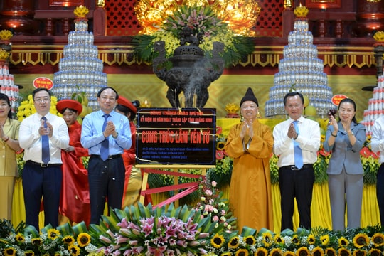 Gắn biển công trình Cung Trúc lâm Yên Tử