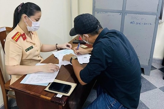 Xử phạt người đàn ông vi phạm giao thông từ phản ánh trên mạng xã hội