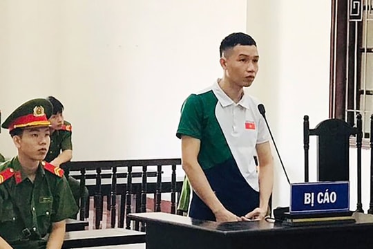 Trộm tài sản của khách chơi golf