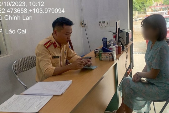 Đi ngược chiều trên cao tốc, nữ tài xế bị phạt 17 triệu đồng