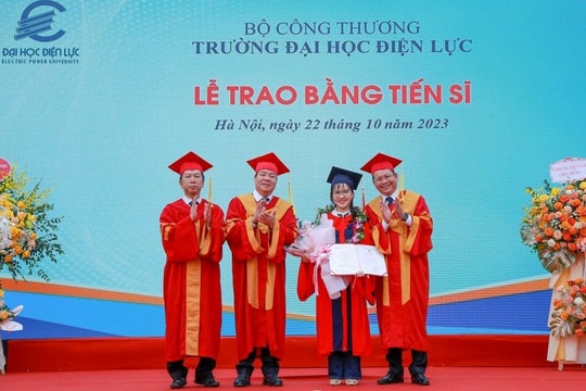 Trường Đại học Điện lực trao bằng tốt nghiệp năm 2023