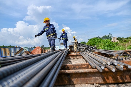 Chính phủ đã giải ngân hơn 96,4 ngàn tỷ đồng hỗ trợ phát triển kinh tế