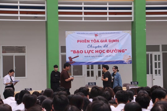 Chi đoàn TAND quận 8 tổ chức phiên tòa giả định tuyên truyền về bạo lực học đường