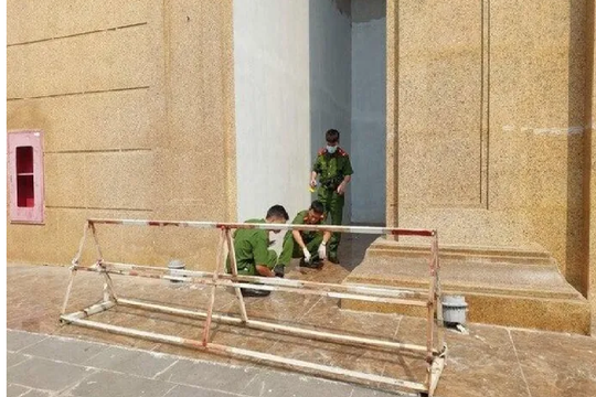 Nữ sinh lớp 9 rơi từ tầng 23 xuống đất