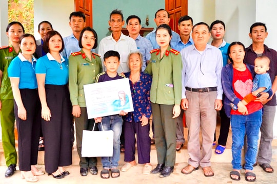 Phụ nữ Công an Nghệ An kết nối, nhận đỡ đầu trẻ em mồ côi