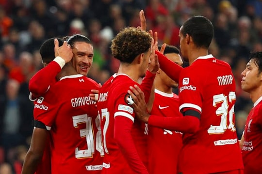 Liverpool "nhấn chìm" Toulouse trên sân nhà Anfield