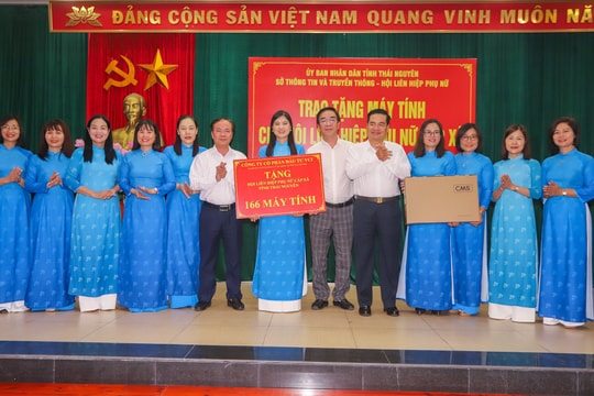 Sở TT -TT Thái Nguyên tặng 166 máy tính cho Hội LHPN cấp xã