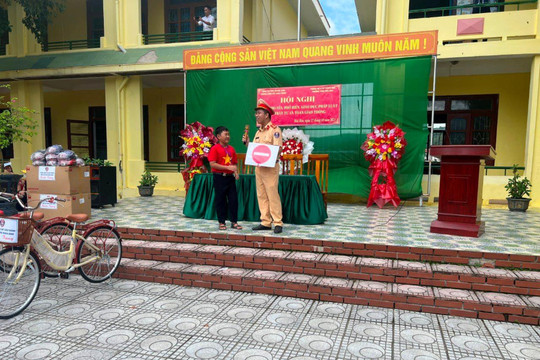 Gần 600 giáo viên, học sinh Quảng Bình được tuyên truyền pháp luật về TTATGT