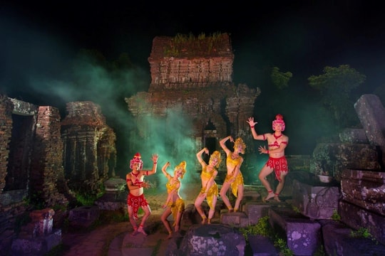 Vũ điệu huyền thoại Apsara từ phiến đá bước ra đời thực