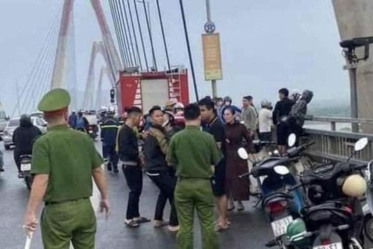 Kịp thời cứu nam thanh niên nhảy cầu Nhật Tân