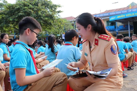 Thái Nguyên: Tuyên truyền Luật Giao thông đường bộ tại Trường tiểu học Đội Cấn 1