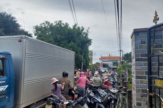 Điều tra vụ án dùng dao chém cha mẹ và anh ruột thương vong