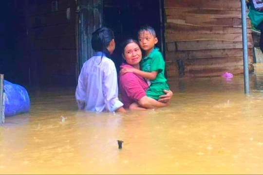 Hà Tĩnh: Nhiều địa phương khẩn trương ứng phó với mưa lớn, lũ lên nhanh