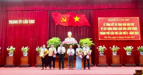 Cần Thơ: Trao Giải Báo chí về xây dựng Đảng Giải Búa liềm vàng lần thứ II – năm 2023