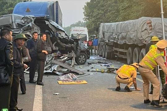 Lạng Sơn: Tai nạn liên hoàn tại dốc Rừng Cấm, 14 người thương vong