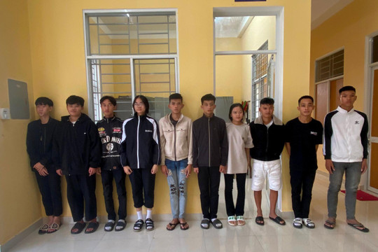 Tạm giữ nhóm thanh thiếu niên náo loạn trên quốc lộ