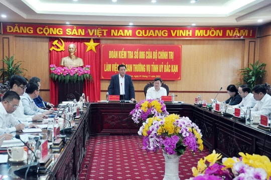 Đoàn công tác của Bộ Chính trị làm việc với BTV Tỉnh ủy Bắc Kạn