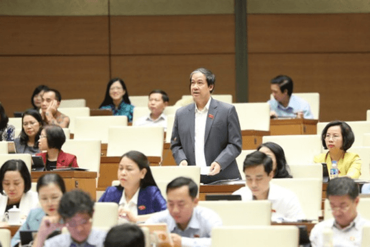 Bộ trưởng Bộ Giáo dục và Đào tạo Nguyễn Kim Sơn giải trình trước Quốc hội về một số vấn đề “nóng” của ngành