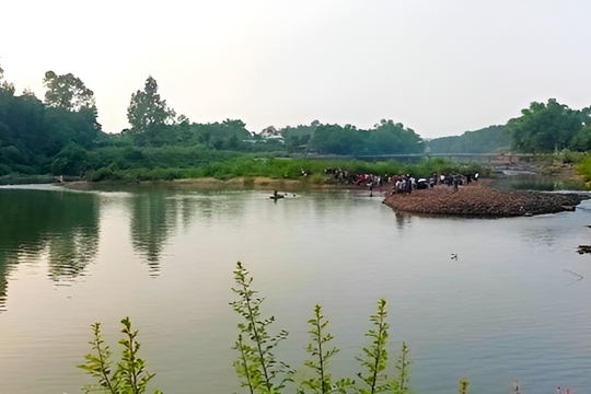 Hai học sinh đuối nước khi đi tắm sông