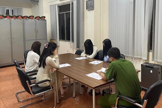 Triệt phá đường dây mại dâm giá ngàn đô trong giới showbiz