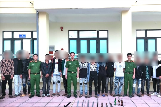 Nhóm thanh niên mang hung khí náo loạn đường phố