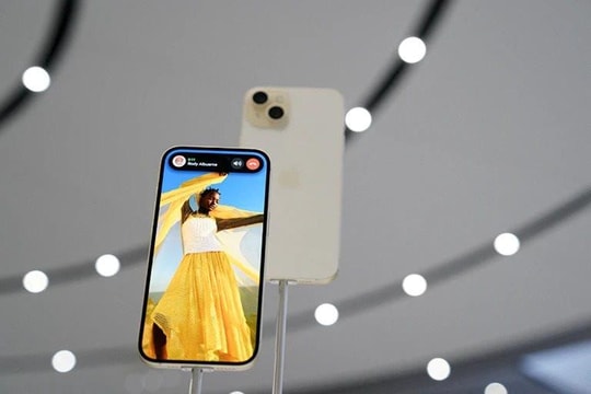 Doanh thu Apple sụt giảm trong quý thứ tư liên tiếp
