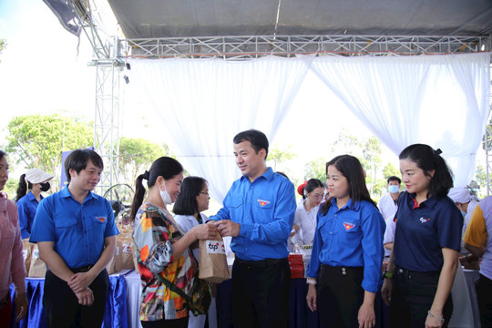 Tràn ngập niềm vui trong Ngày hội Thanh niên công nhân