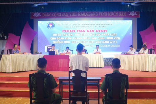 Tổ chức phiên tòa giả định hưởng ứng Ngày Pháp luật Việt Nam