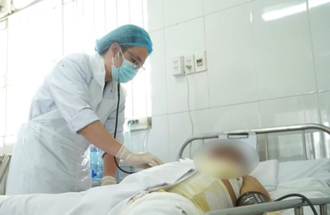 Câu cá gần đường dây điện, 3 người bị bỏng nặng