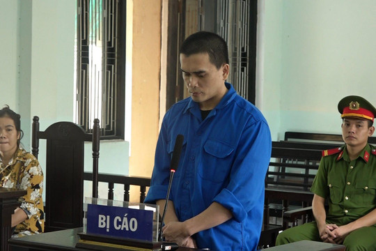Chém anh họ vì mâu thuẫn khi đốt vàng mã