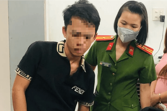 Tạm giữ hình sự đối tượng vận chuyển gần 1kg ma túy dạng đá