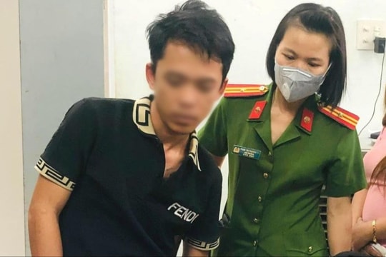 Vận chuyển gần 1kg ma túy đá để nhận tiền công