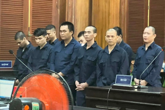 Cả nhóm rủ nhau truy sát đối thủ, trả thù cho bạn
