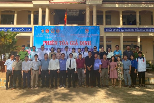 Tổ chức phiên tòa giả định hưởng ứng Ngày Pháp luật Việt Nam