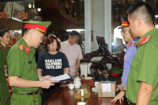 Nghệ An: Buôn lậu gỗ trắc, một giám đốc bị khởi tố