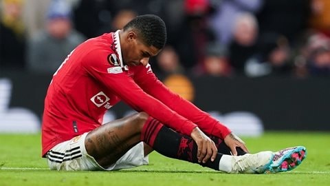 Man United thua ngược trong trận đấu ở "chảo lửa" Parken