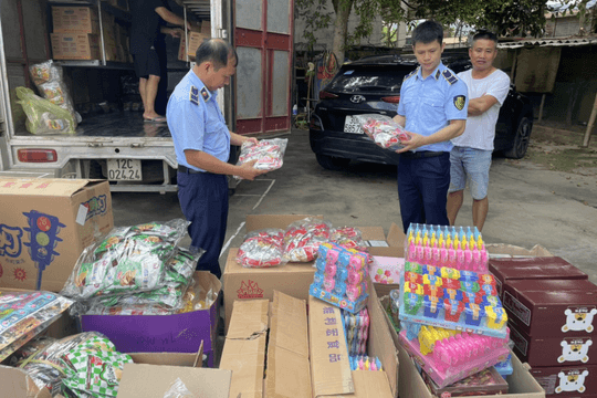 Cao điểm chống buôn lậu, gian lận thương mại trong dịp cuối năm 2023 và Tết Giáp Thìn năm 2024