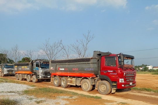 Vĩnh Phúc: Ngang nhiên ‘xẻ thịt’ đất trái phép giữa ban ngày