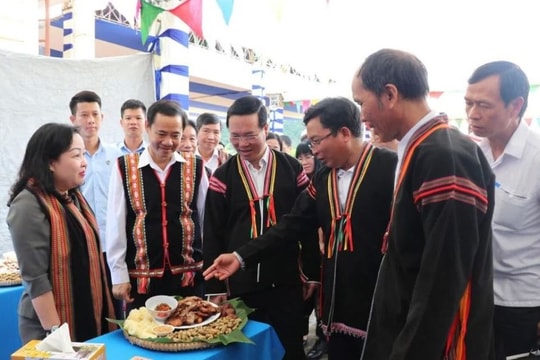 Chủ tịch nước Võ Văn Thưởng dự Ngày hội Đại đoàn kết dân tộc tại Phú Yên