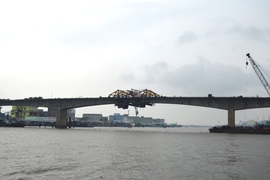 Hợp long cầu bắc qua sông Ông Đốc