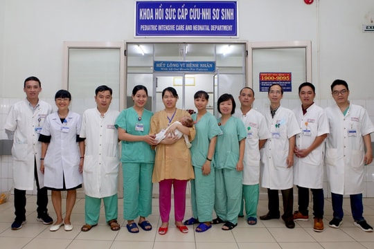 Cứu sống hai trẻ sơ sinh mắc bệnh nguy kịch bằng kỹ thuật lọc máu