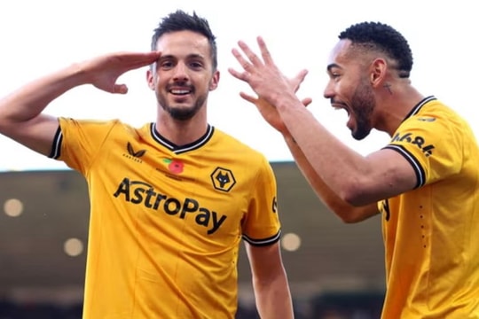Hàng công "lao dốc", Tottenham mất cơ hội đầu bảng